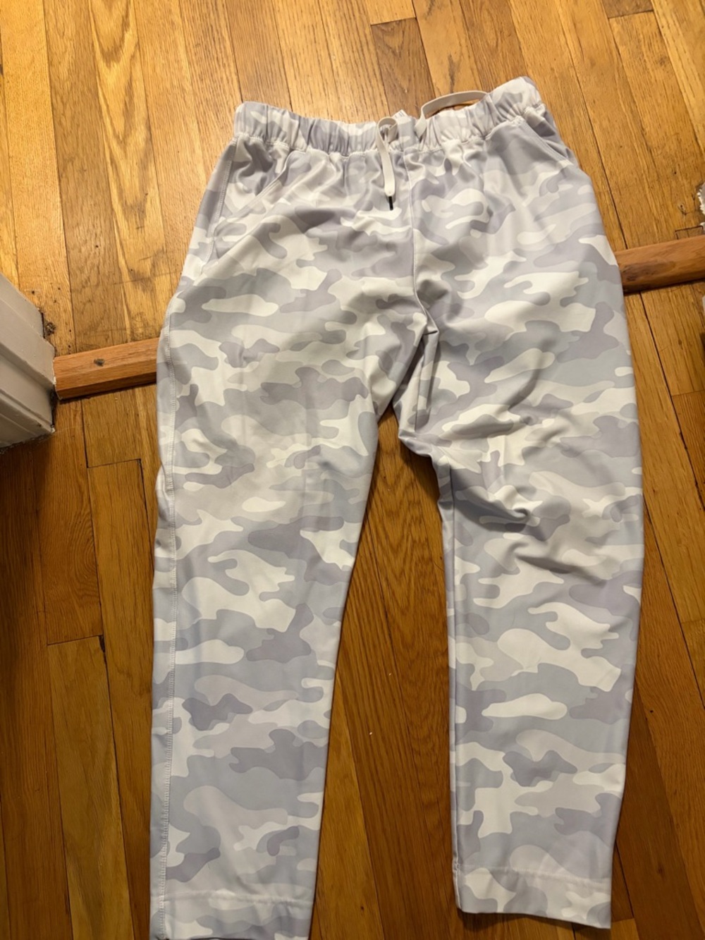 Scorpio Sol Light Gray & White Active Shorts
